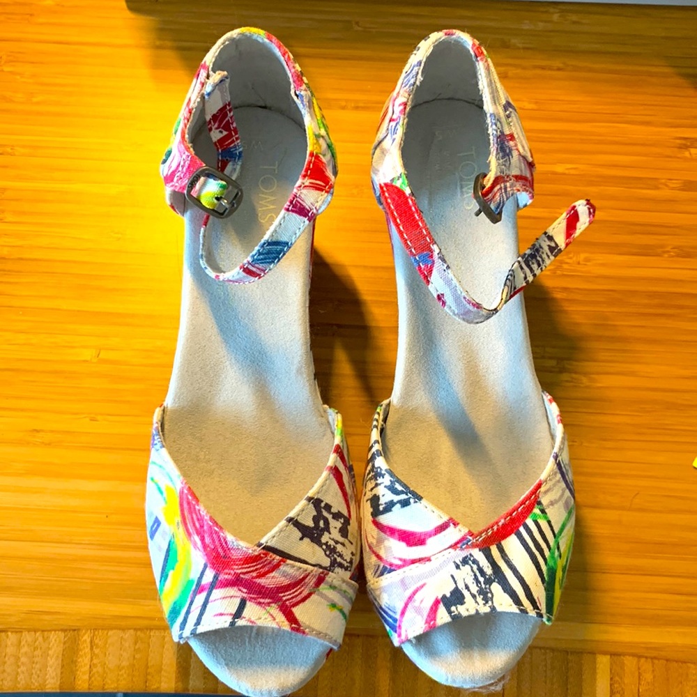 Toms summer rainbow sandals - comes with a toms sling bag